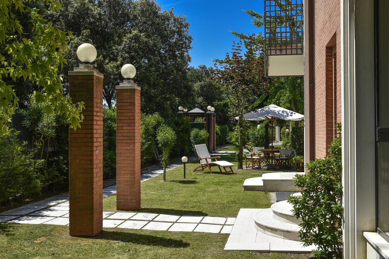 Db Villas Le Ville Del Lido Resort Lido di Venezia Exterior photo