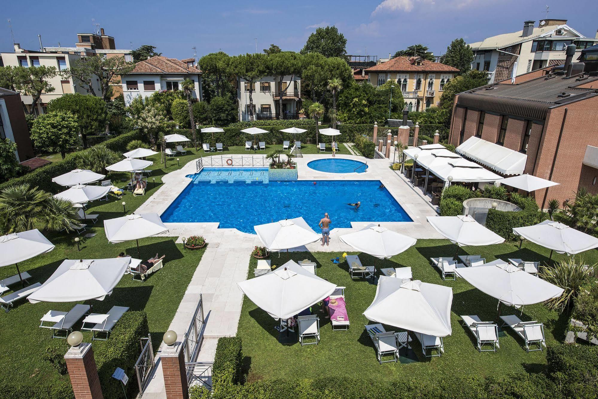 Db Villas Le Ville Del Lido Resort Lido di Venezia Exterior photo